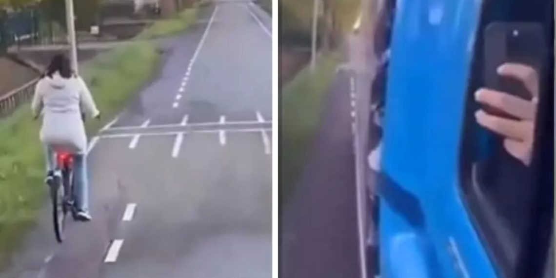 Zien: Vrouw fietst sloot in, vrachtwagenchauffeur filmt het en lacht haar keihard uit
