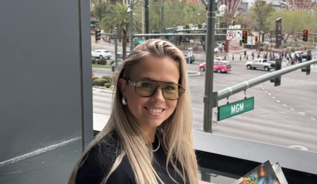 FOTO: Boerin Ilse Kappert deelt pittige spiegelselfie uit hotelkamer