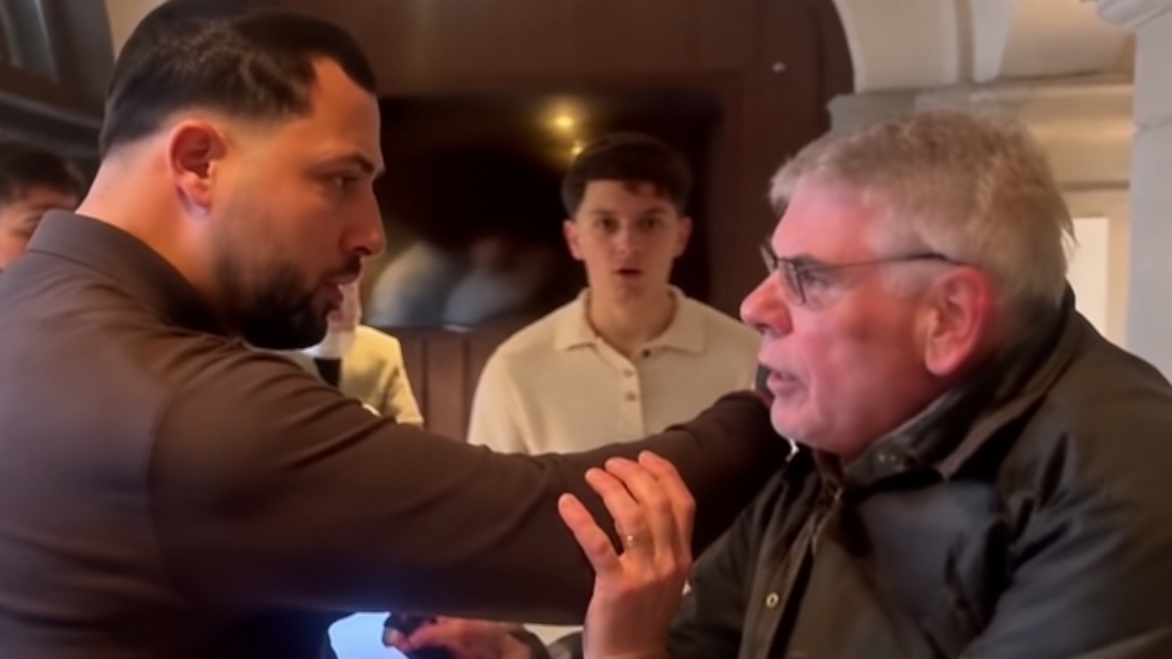 Beelden van de confrontatie bij het stadhuis van Antwerpen